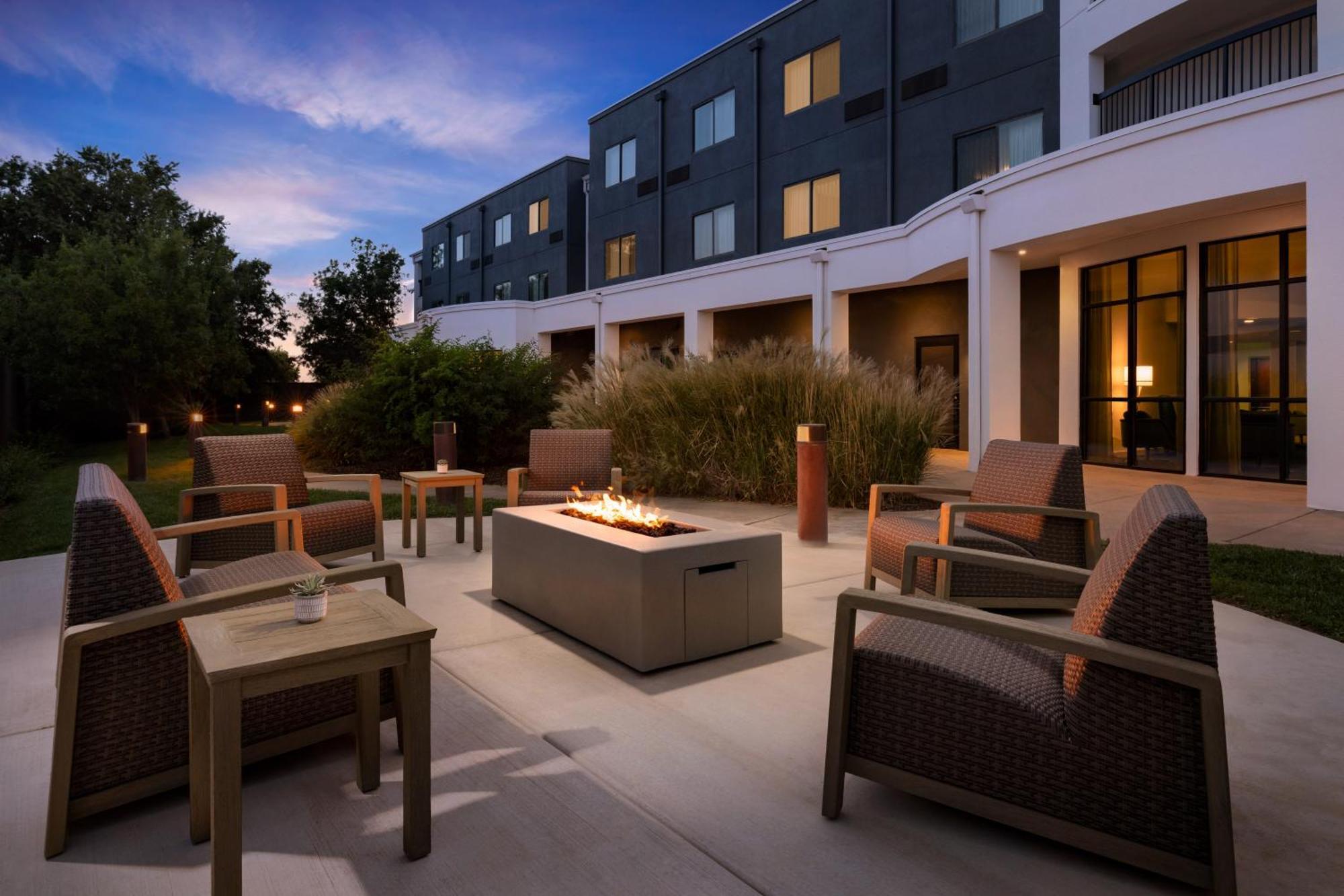 Отель Courtyard By Marriott Amarillo West/Medical Center Экстерьер фото